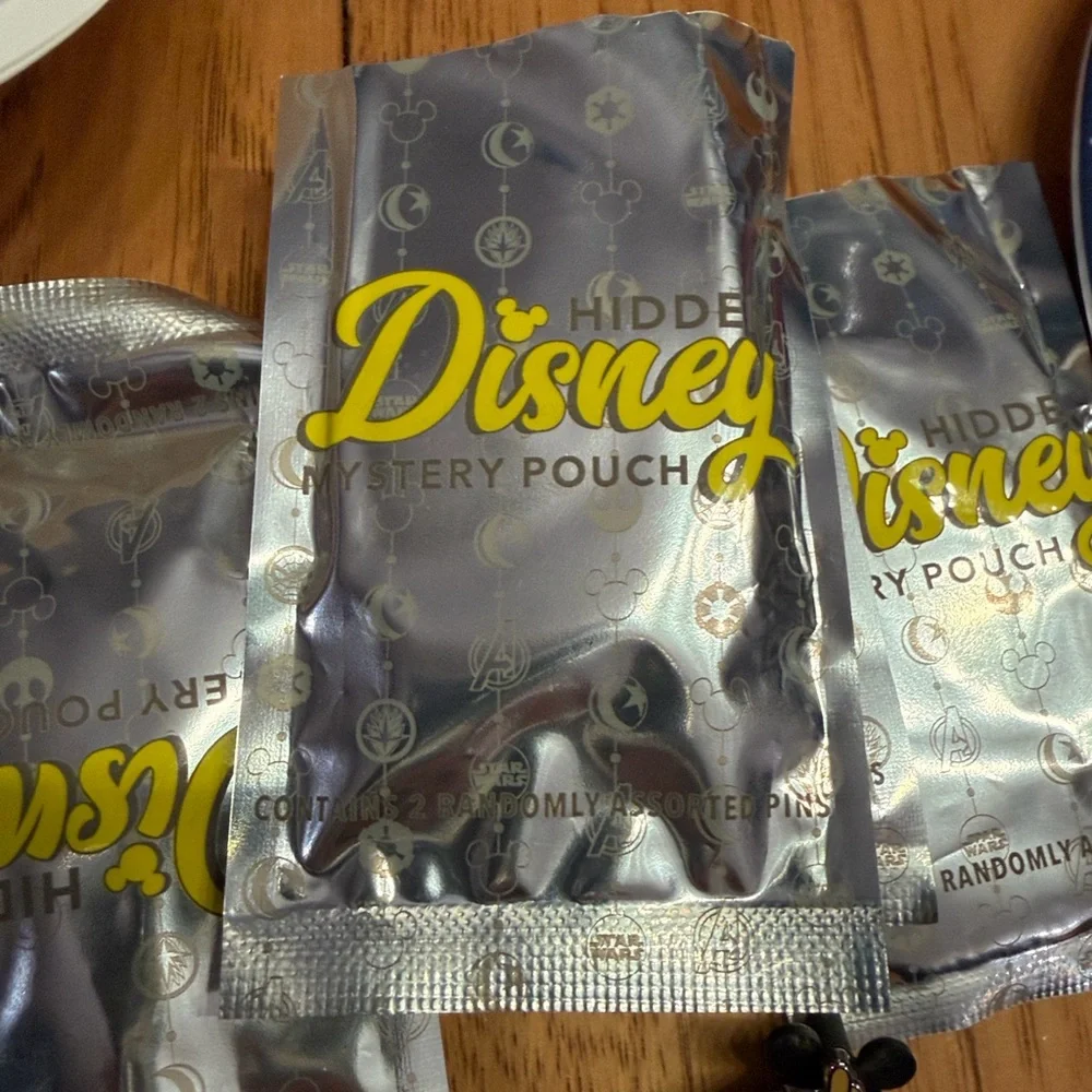 Disneyland Hidden Mickey 2023 Cast Pin. Fantasia  series Broom Completer pin - Picture 3 of 3